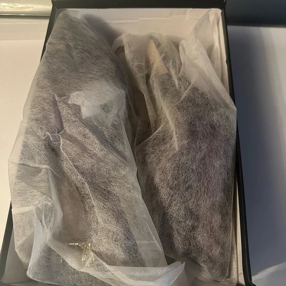 Elegant Purple Feathered Slingback Heels - Picture 5 of 5